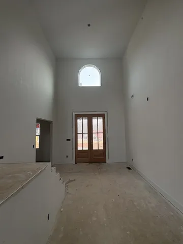a view of empty room with window