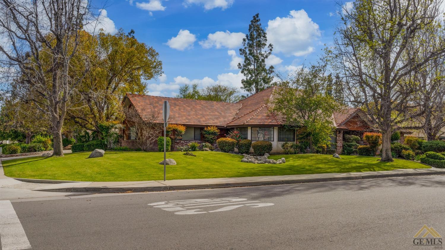 Undisclosed Address Bakersfield, CA 93309 - Photo 3 of 38