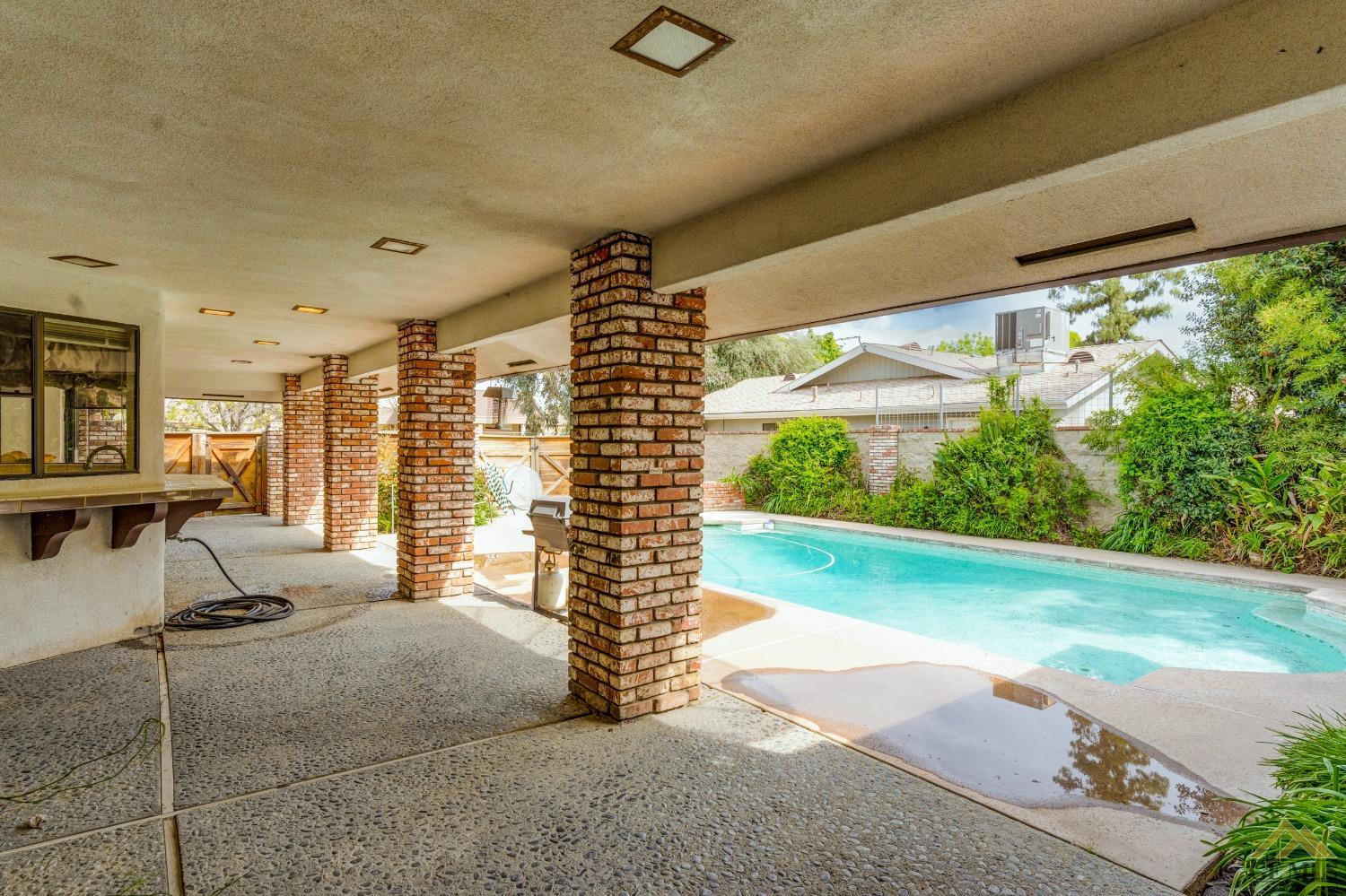 Undisclosed Address Bakersfield, CA 93309 - Photo 8 of 38 a very nice looking room with a large window