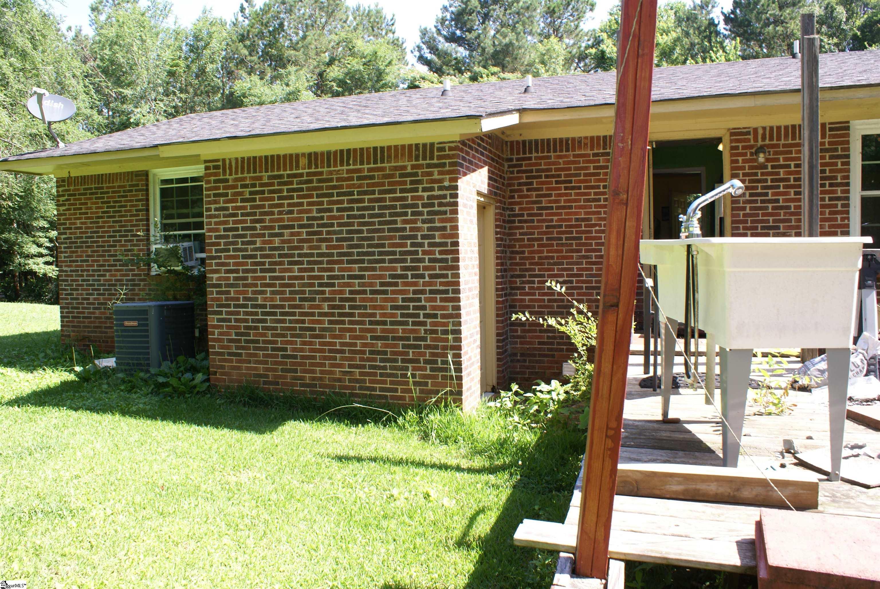 208 Baldwin Circle Clinton, SC 29325 - Photo 8 of 26 Gallery Image 8