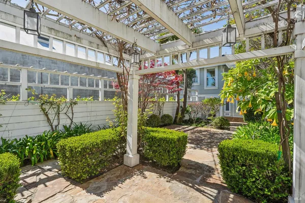 a car parked in front of a building