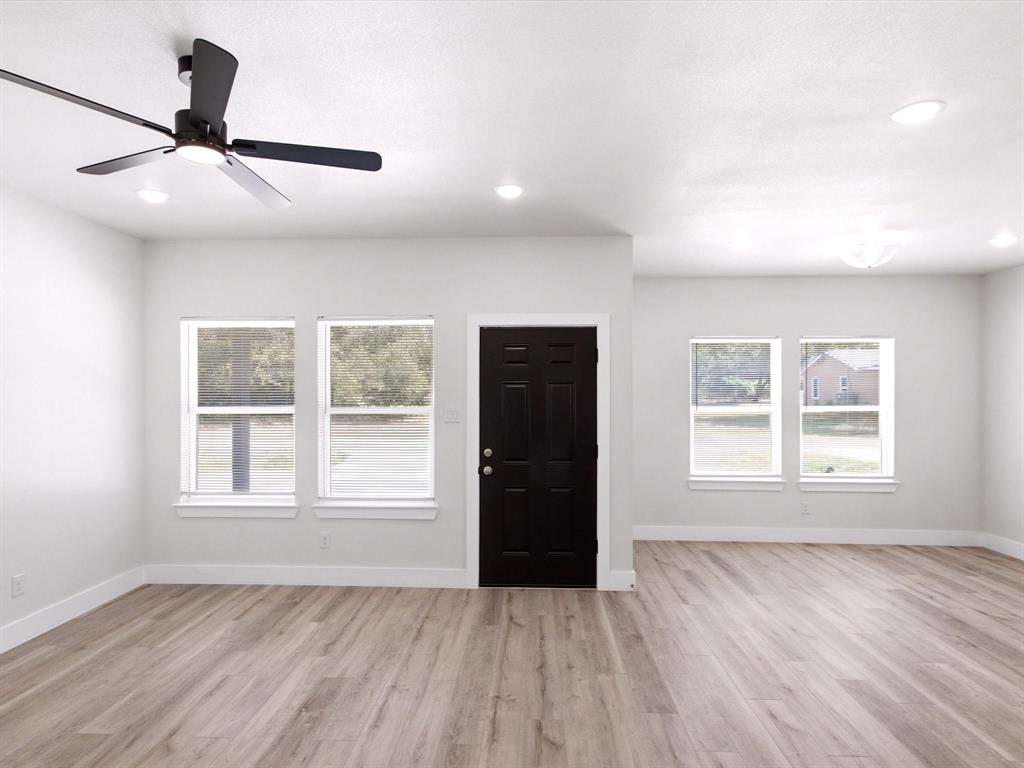 105 Oak Ridge Road Mabank, TX 75156 - Photo 4 of 34 Bright, open living space featuring wood-finish flooring throughout, recessed ceiling lighting, and a ceiling fan with integrated lighting