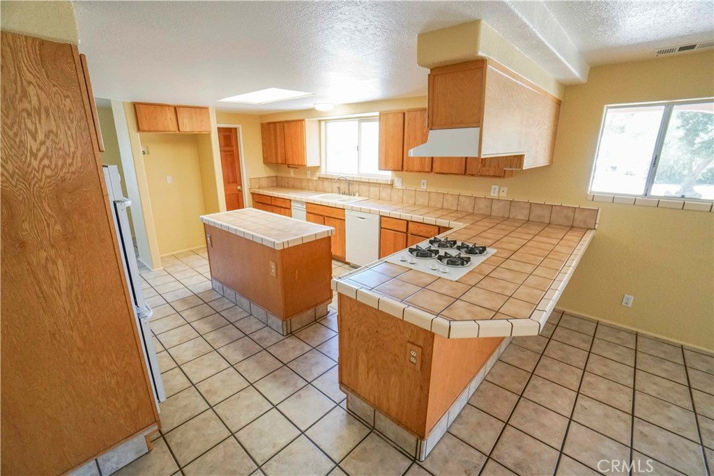 18633 Kamana Road Apple Valley, CA 92307 - Photo 17 of 50