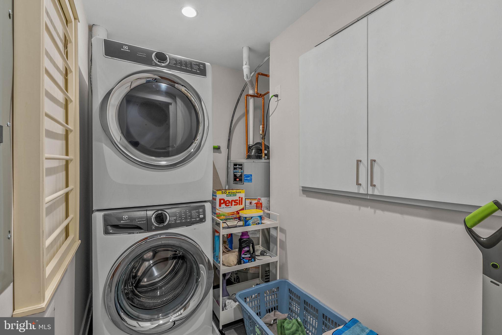 262 South 16th Street, Unit 4 Philadelphia, PA 19102 - Photo 18 of 30 a utility room with dryer and washer