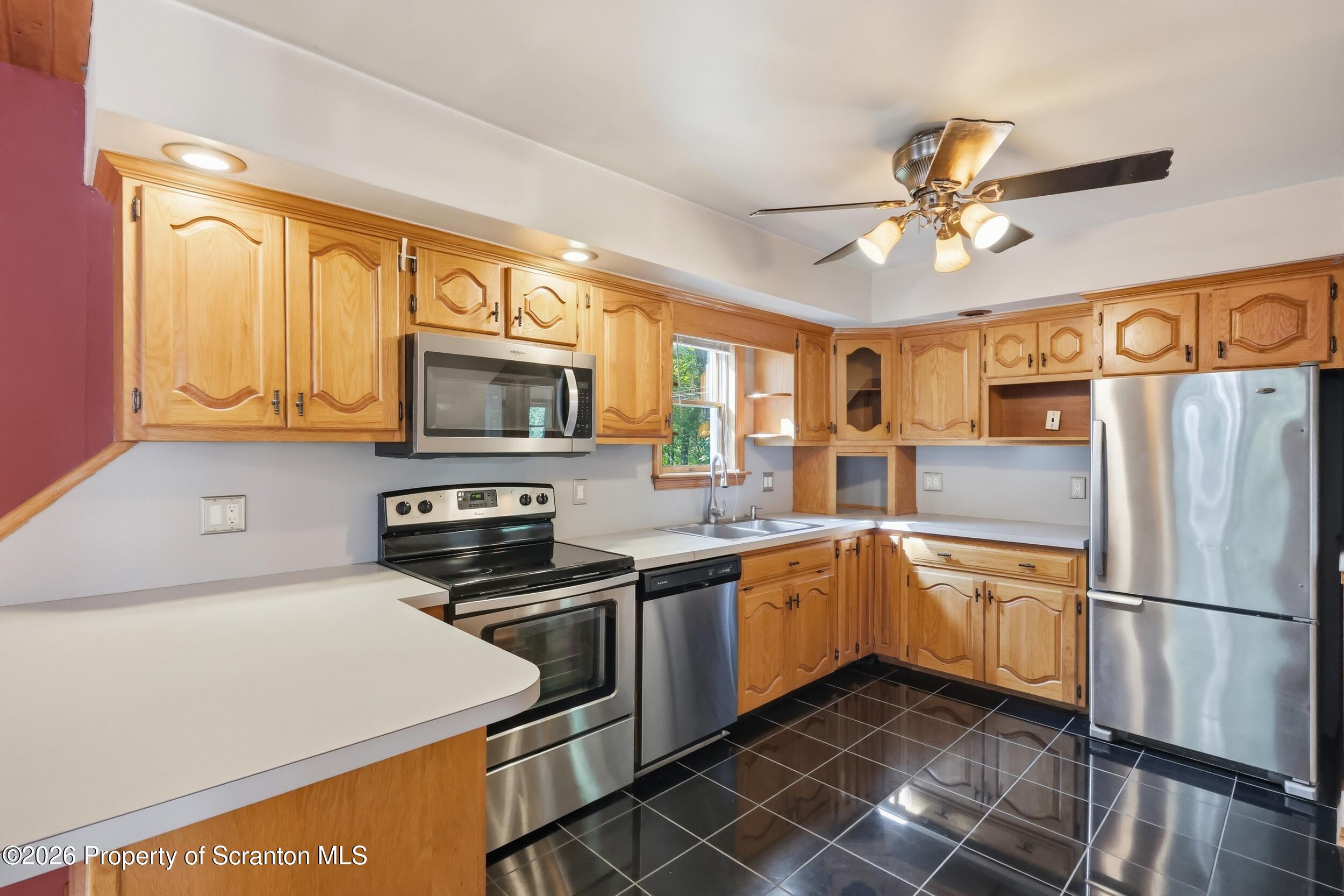 140 Sunset Street Carbondale, PA 18407 - Photo 9 of 46 140 sunset8