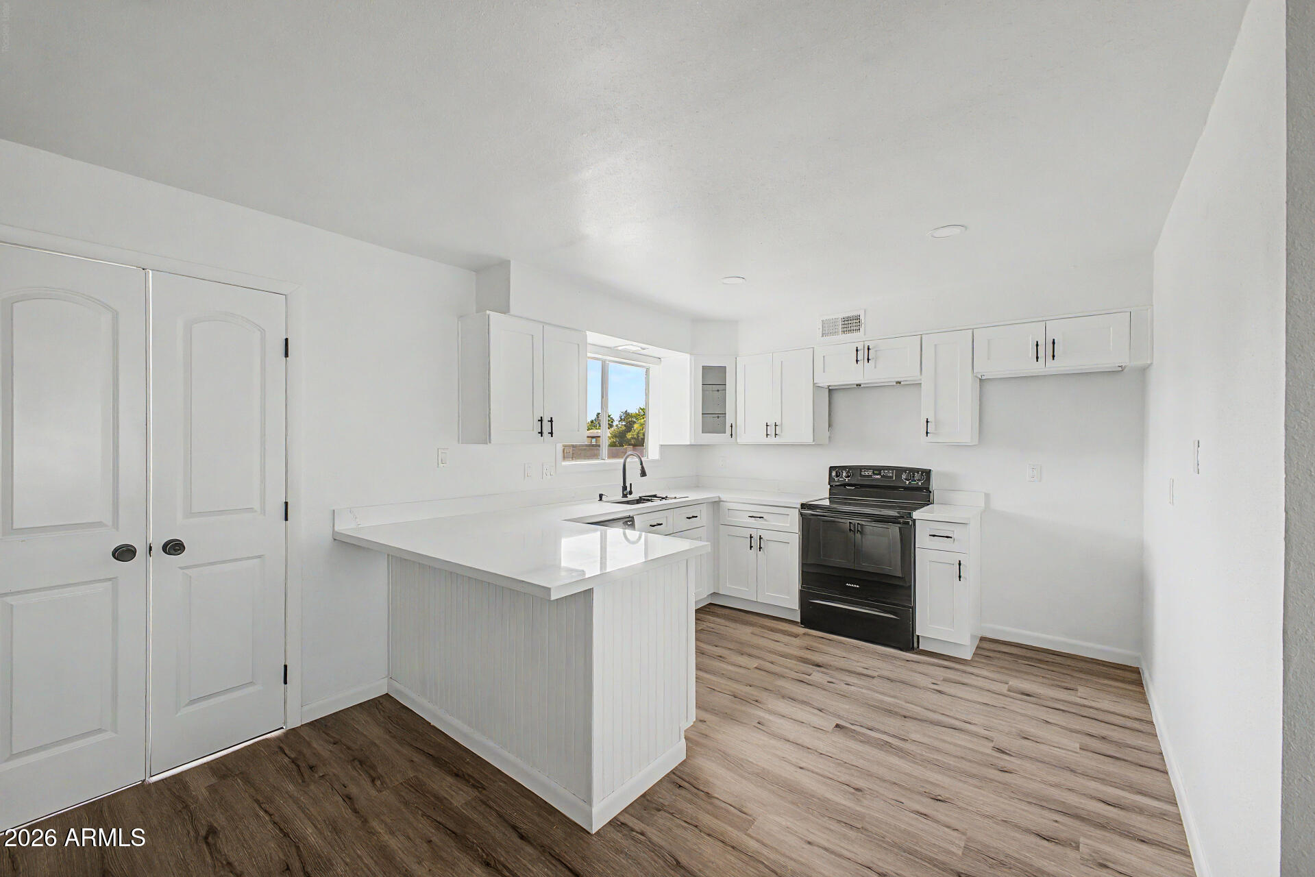 913 West St John Road Phoenix, AZ 85023 - Photo 12 of 34 IMG_1342