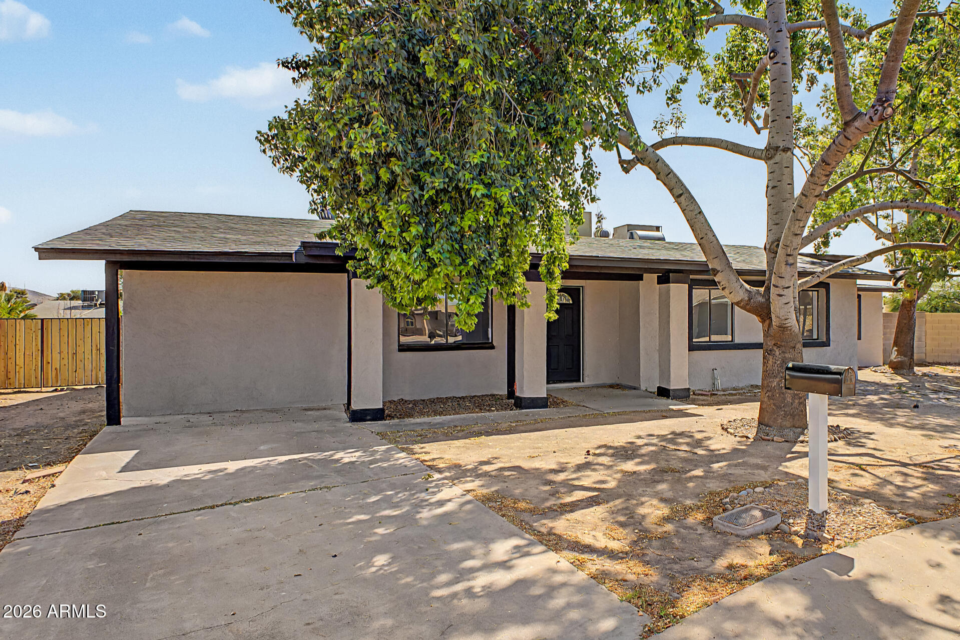 913 West St John Road Phoenix, AZ 85023 - Photo 2 of 34 IMG_1324