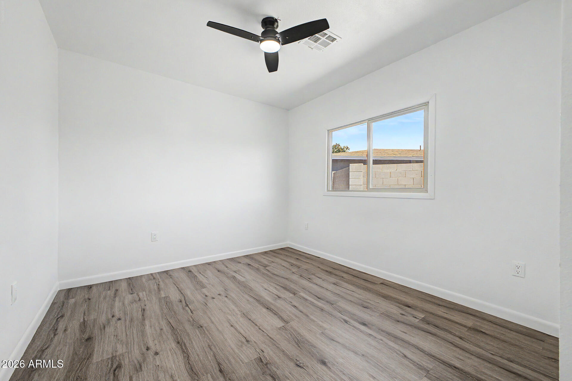 913 West St John Road Phoenix, AZ 85023 - Photo 21 of 34 IMG_1328