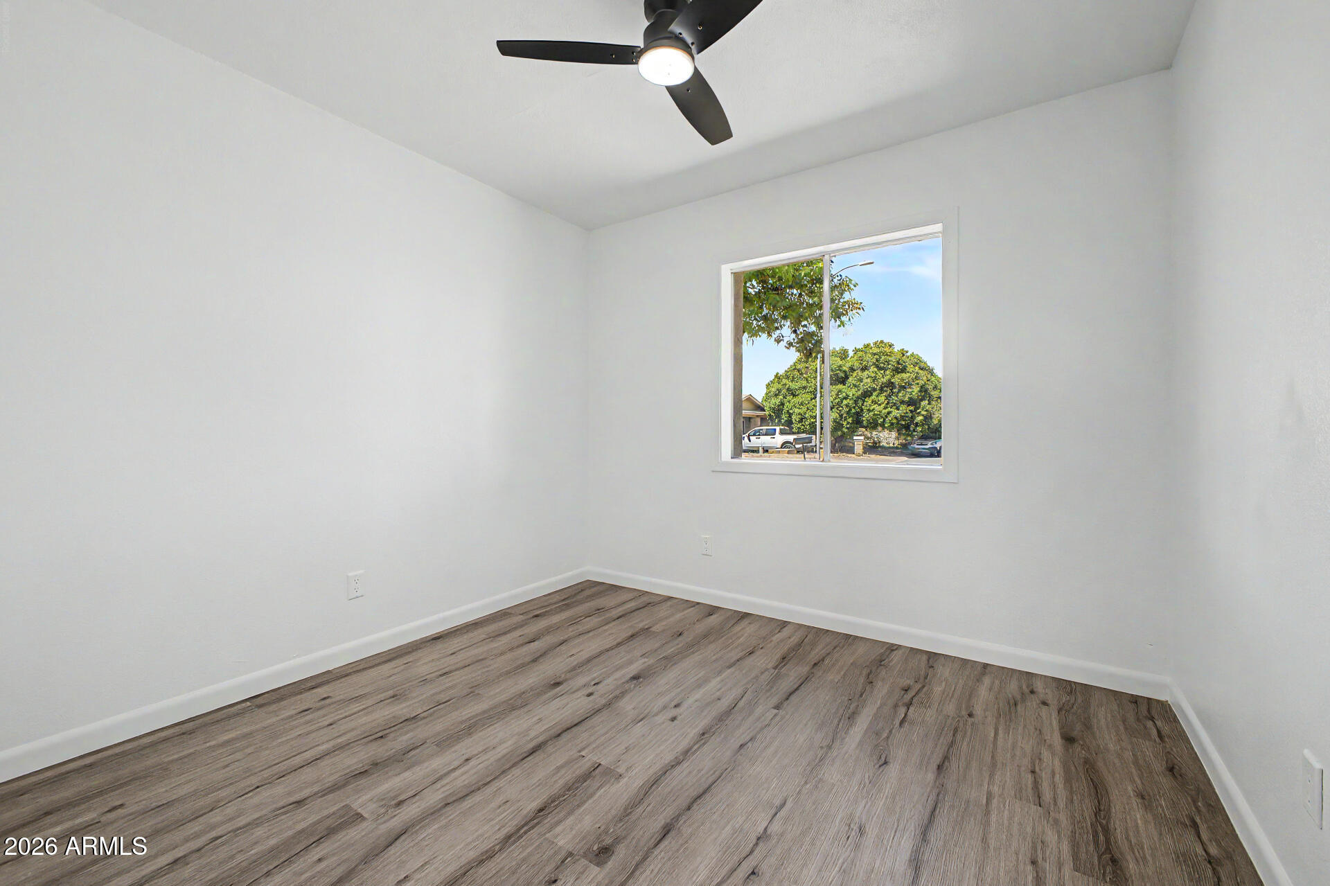 913 West St John Road Phoenix, AZ 85023 - Photo 26 of 34 IMG_1334