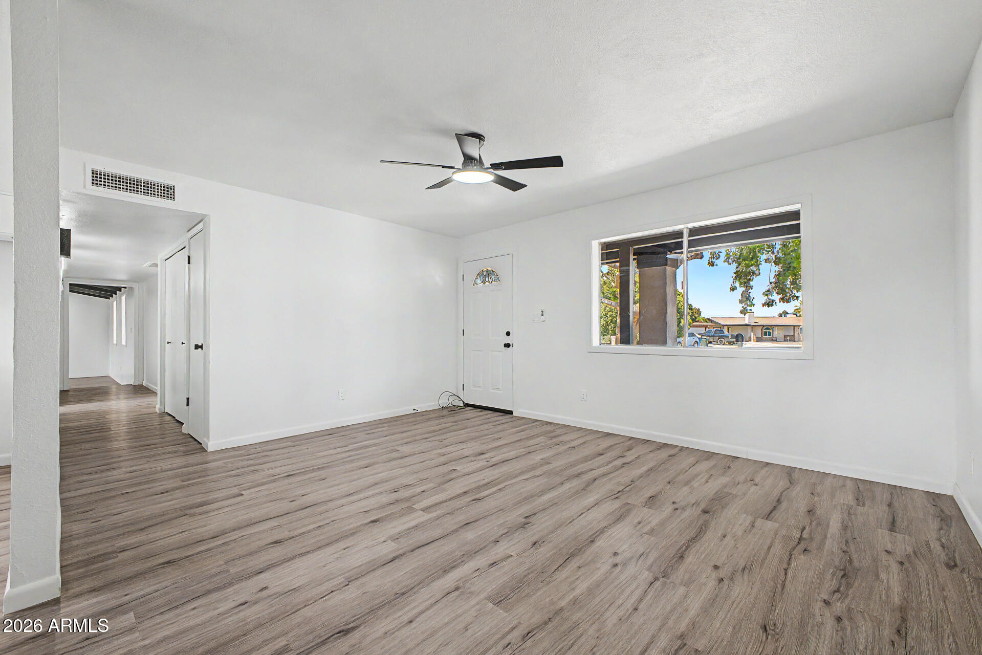 913 West St John Road Phoenix, AZ 85023 - Photo 10 of 34 IMG_1347