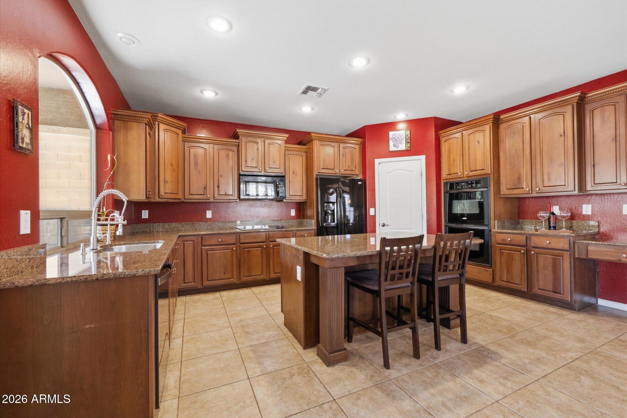 2020 West Caleb Road Phoenix, AZ 85085 - Photo 7 of 37 13-