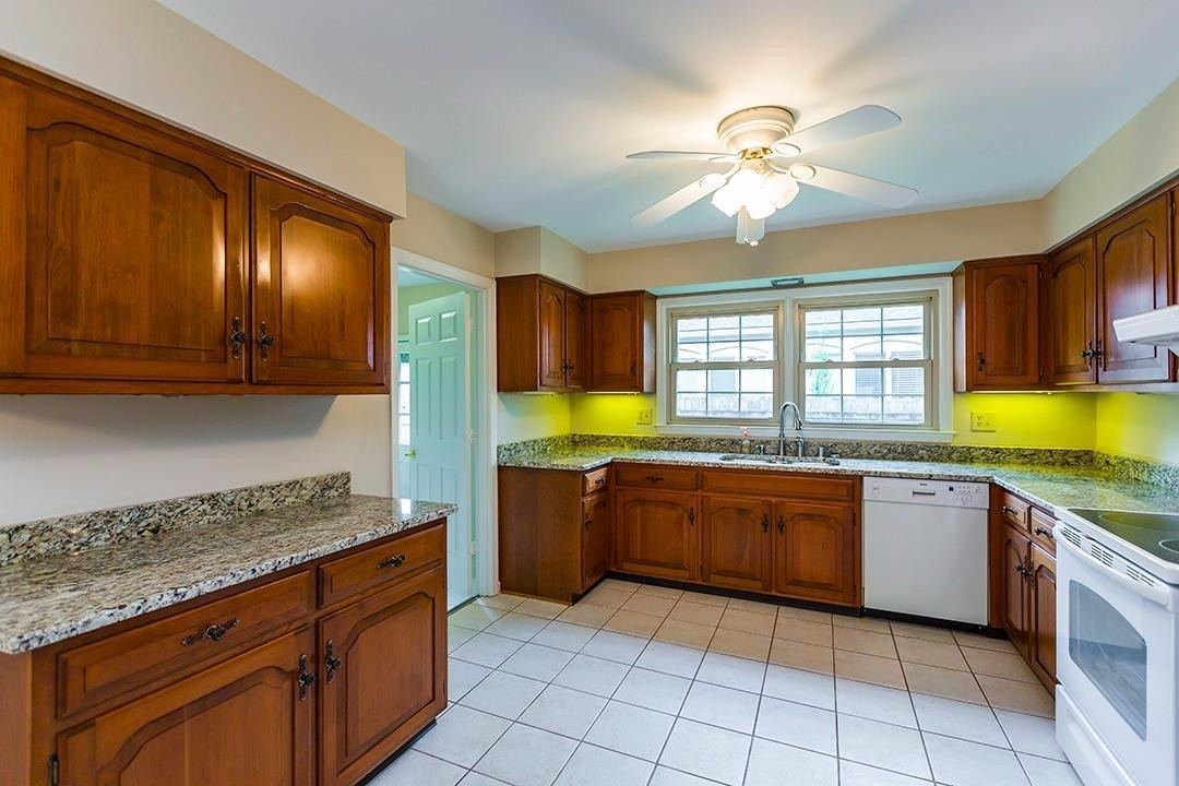 904 Chinoe Road Lexington, KY 40502 - Photo 11 of 50 The spacious kitchen has plenty of cabin