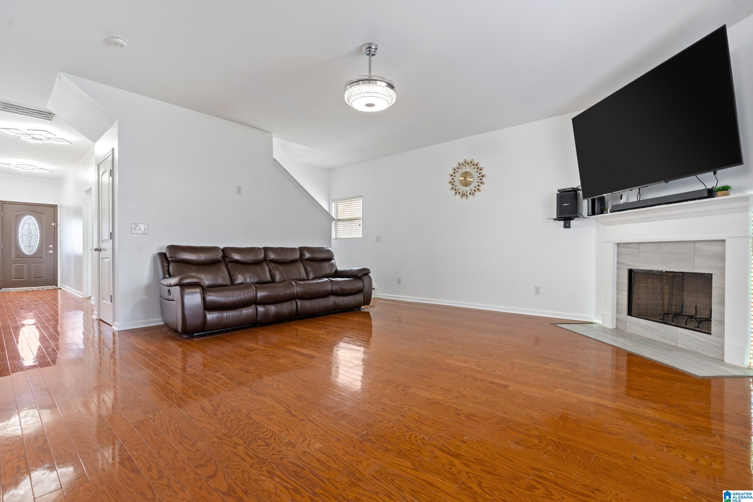 1063 Riviera Drive Calera, AL 35040 - Photo 4 of 51