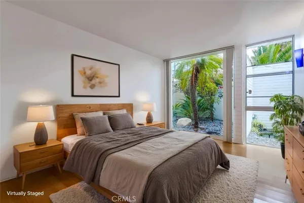 a view of entryway with washer and dryer