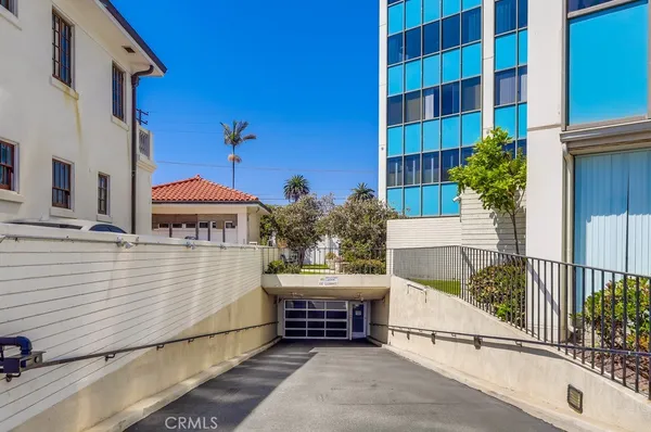 $1,010,000 | 2999 East Ocean Boulevard, Unit 120, Long Beach, CA 90803