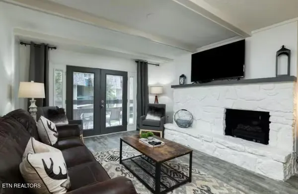 $298,500 | 260 Roaring Fork Road, Unit 211, Gatlinburg, TN 37738