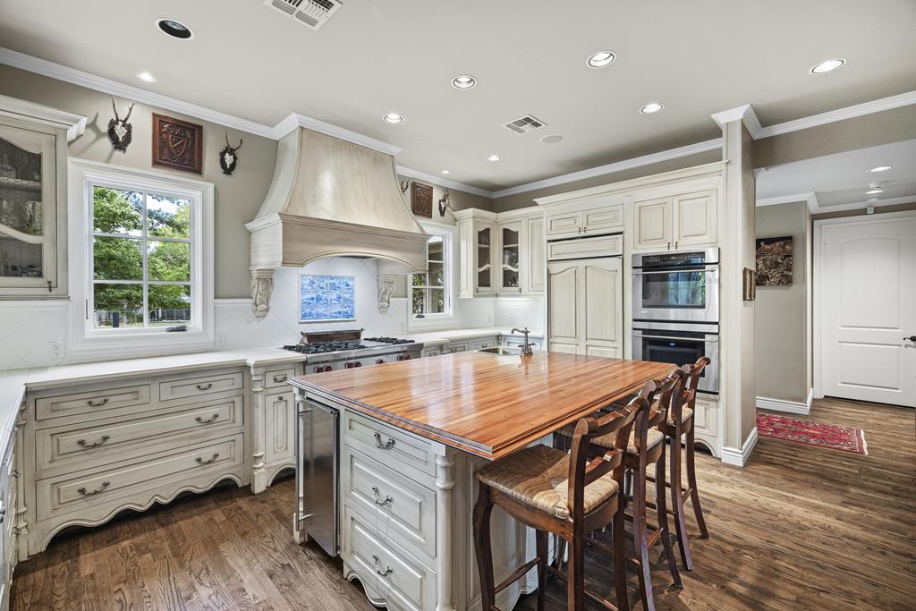 3965 Highway 27 Kerrville, TX 78028 - Photo 17 of 62 a kitchen with a stove a refrigerator and a sink