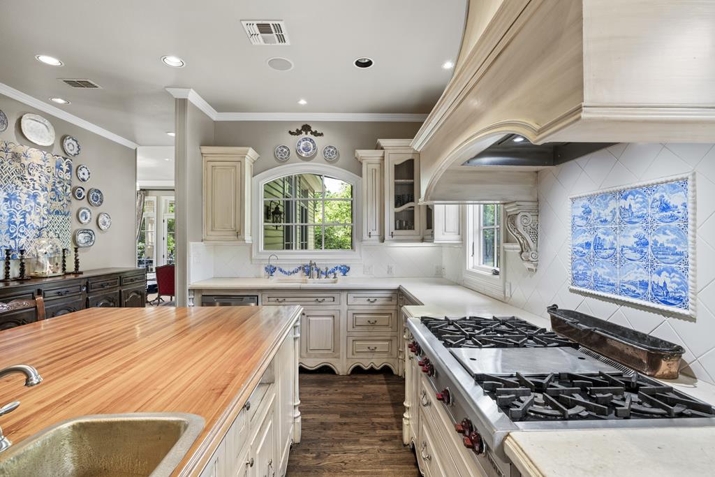 3965 Highway 27 Kerrville, TX 78028 - Photo 19 of 62 a kitchen with a stove a sink a refrigerator and window