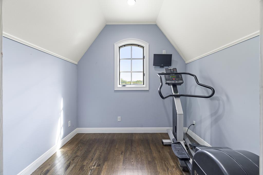 3965 Highway 27 Kerrville, TX 78028 - Photo 32 of 62 a view of entryway with wooden floor