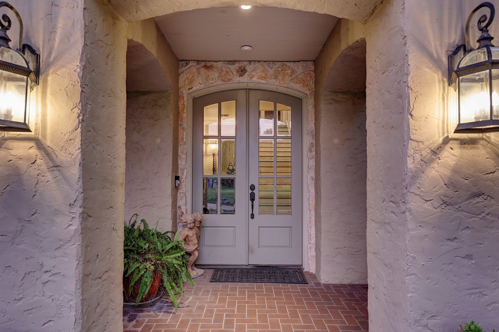 3965 Highway 27 Kerrville, TX 78028 - Photo 5 of 62 a front view of a house with a shower