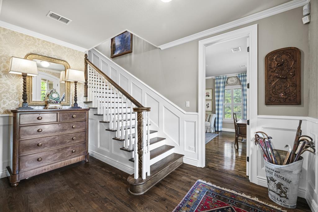 3965 Highway 27 Kerrville, TX 78028 - Photo 6 of 62 a view of a hallway with stairs