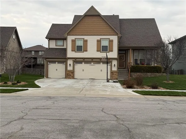 $469,950 | 1316 Northeast 107th Street, Kansas City, MO 64155