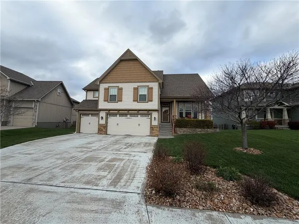 $469,950 | 1316 Northeast 107th Street, Kansas City, MO 64155