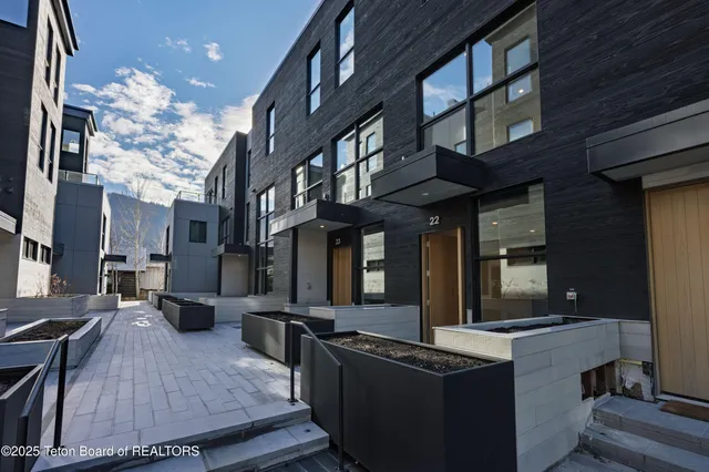 $1,375,000 | 165 Glenwood Street, Unit 22, Jackson, WY 83001
