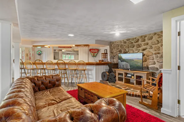 $1,070,000 | 50 Drachenfels Road, North Conway, NH 03860