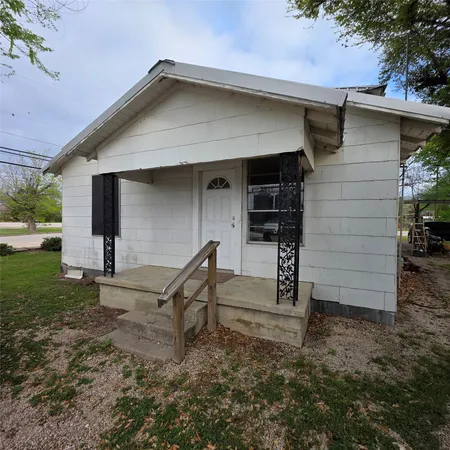 $725 | 100 North 1st Street, Unit C, Thorndale, TX 76577