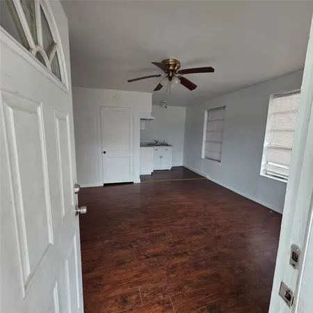 $725 | 100 North 1st Street, Unit C, Thorndale, TX 76577