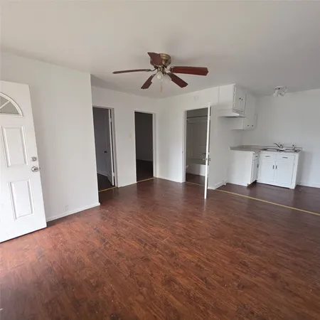$725 | 100 North 1st Street, Unit C, Thorndale, TX 76577
