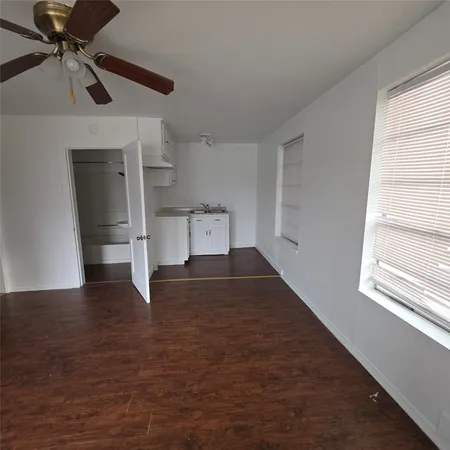 $725 | 100 North 1st Street, Unit C, Thorndale, TX 76577