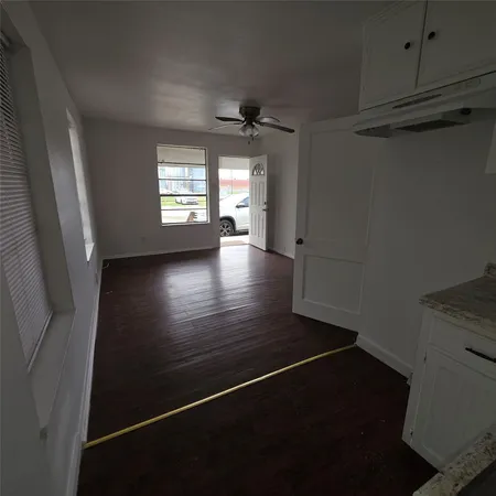 $725 | 100 North 1st Street, Unit C, Thorndale, TX 76577