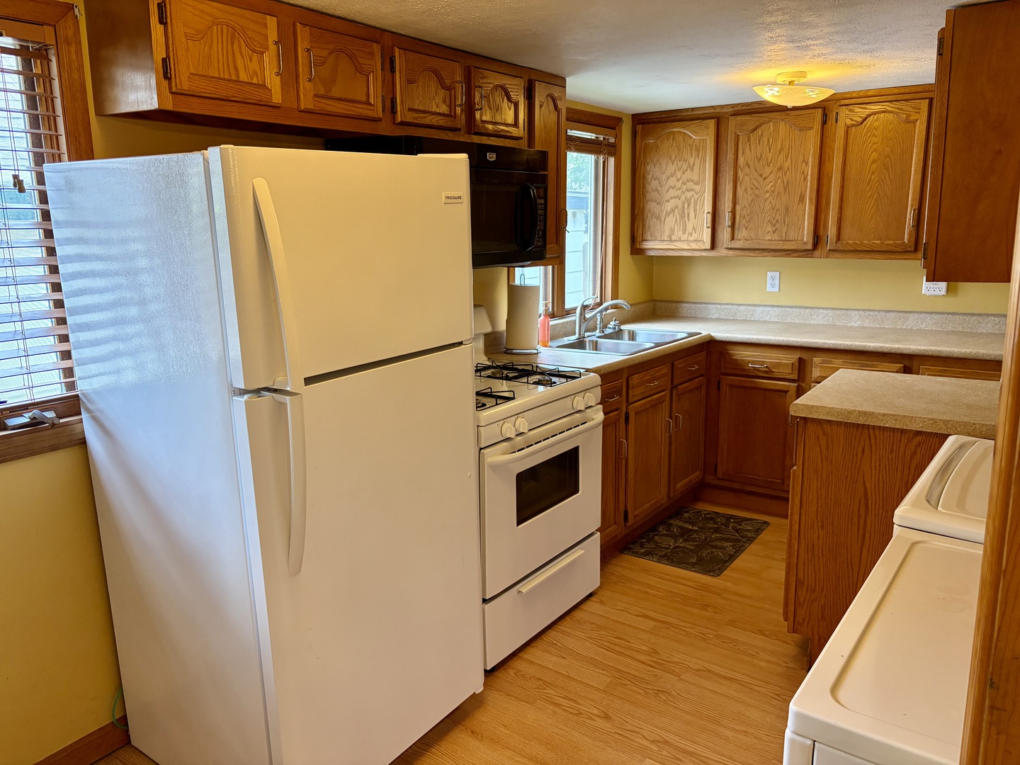 221 North George Street Clinton, IL 61727 - Photo 9 of 32
