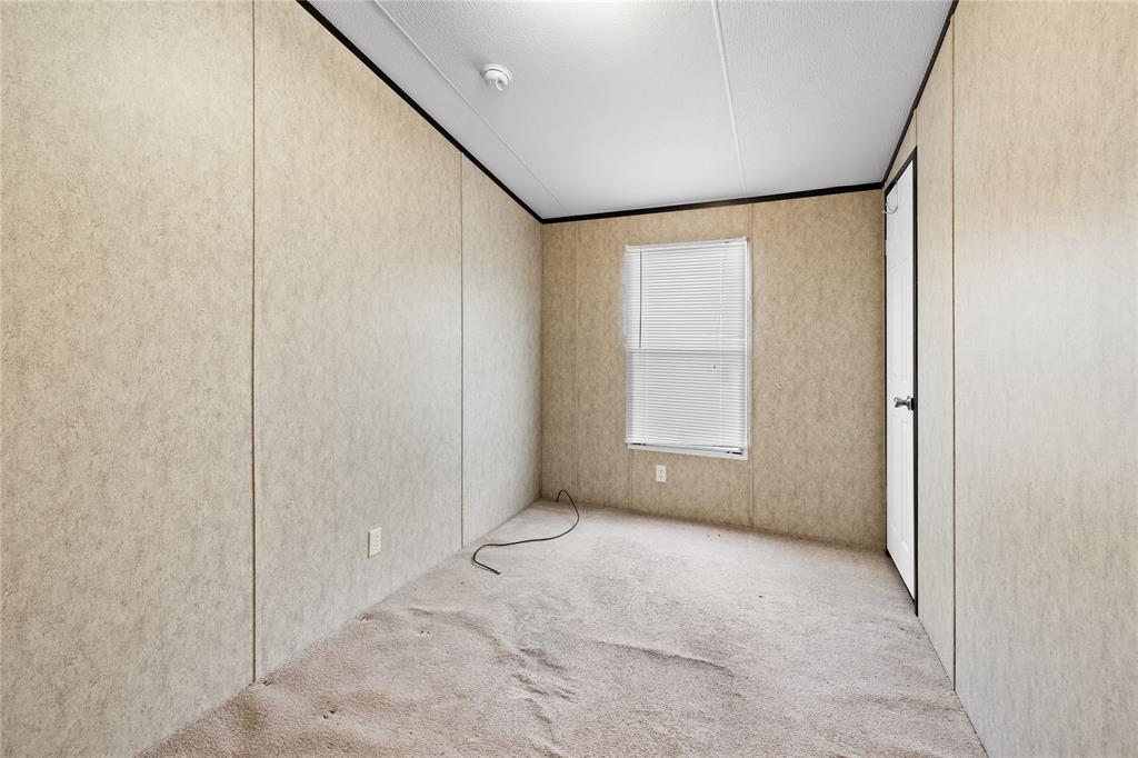 3607 Hackett Branch Road Midway, TX 75852 - Photo 20 of 21 an empty room with windows
