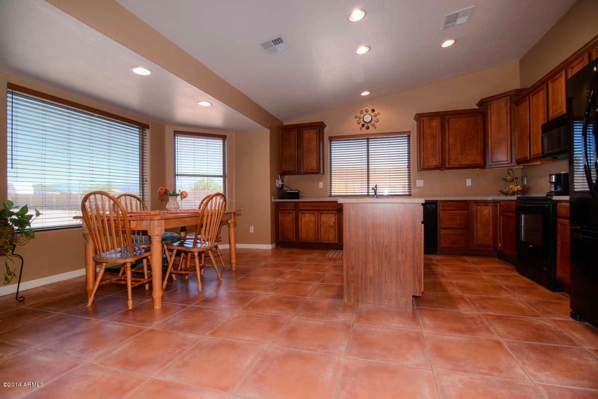 2536 West Tanya Road Phoenix, AZ 85086 - Photo 8 of 28 Kitchen