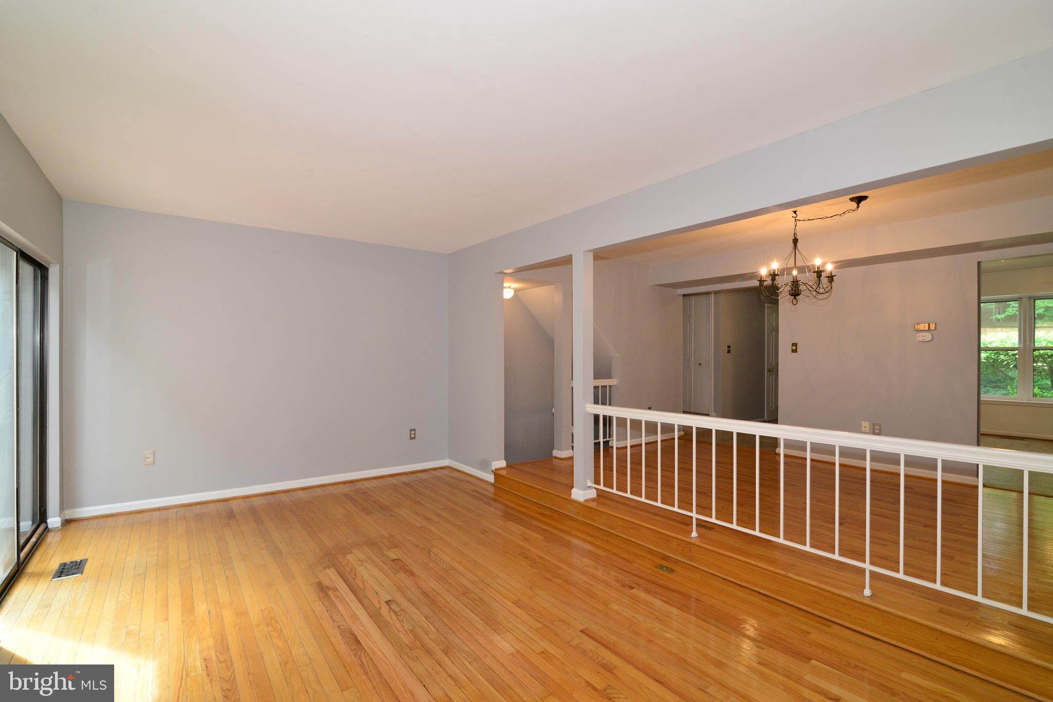 11539 Pine Cone Court Reston, VA 20191 - Photo 12 of 36 Living Room