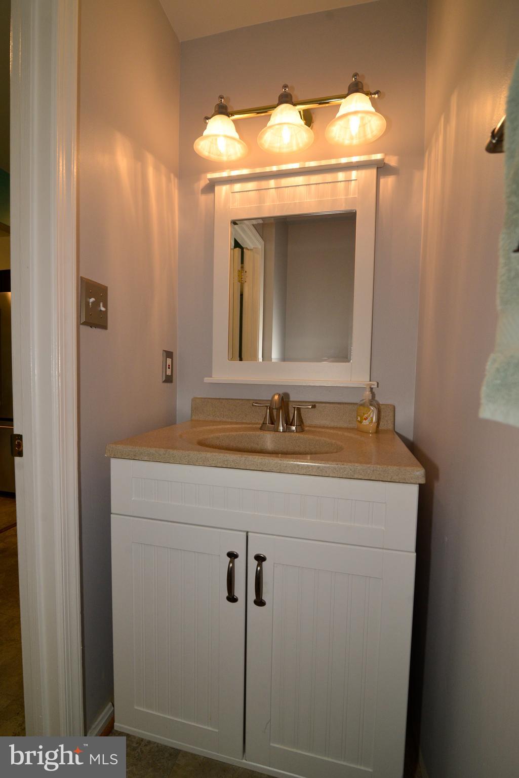 11539 Pine Cone Court Reston, VA 20191 - Photo 16 of 36 Main Level Powder Room