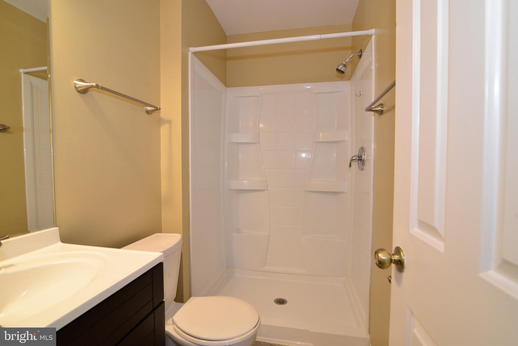 11539 Pine Cone Court Reston, VA 20191 - Photo 23 of 36 Owners Bath