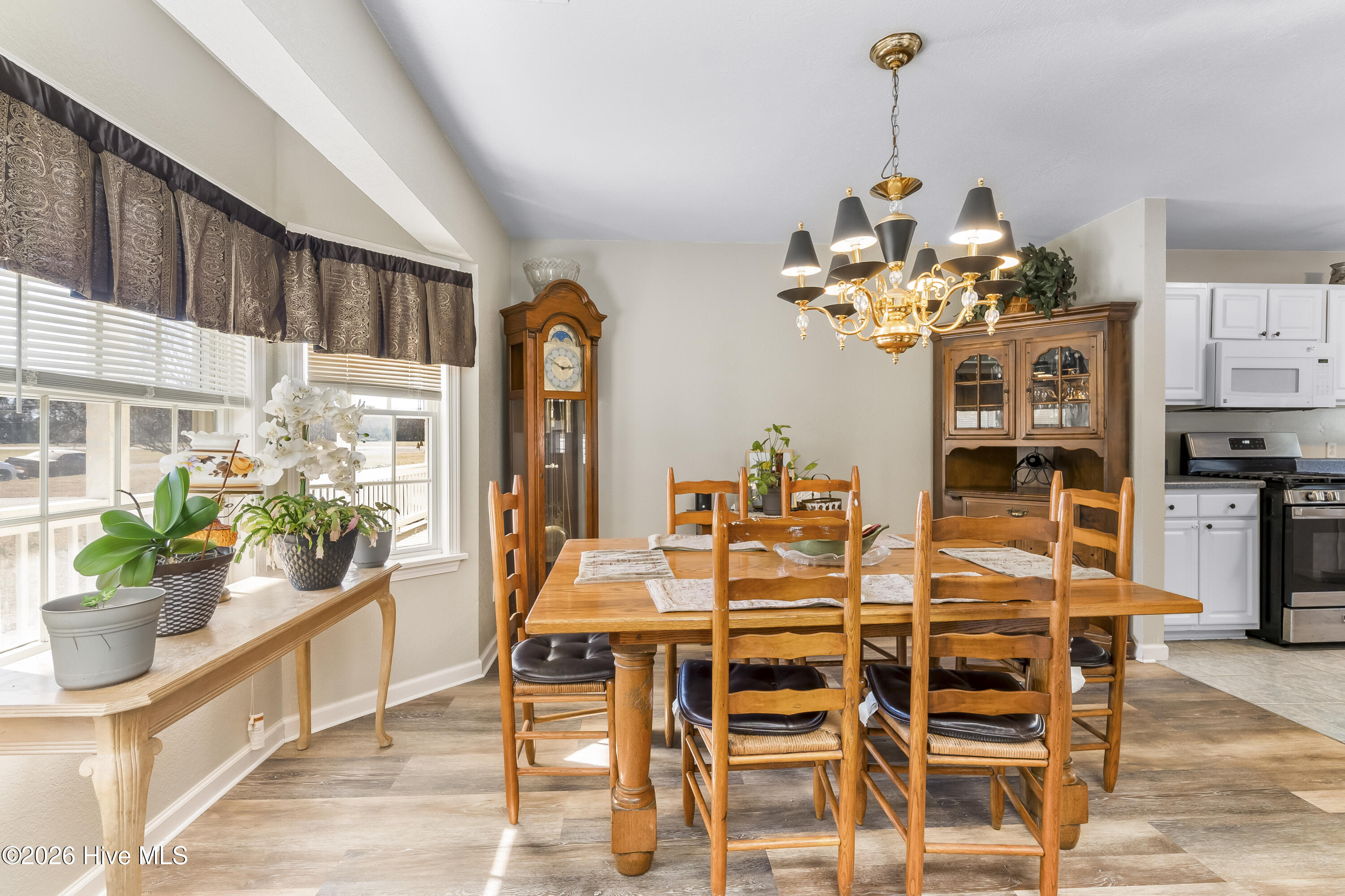 103 Trenor Lane Powells Point, NC 27966 - Photo 13 of 18 dinning room