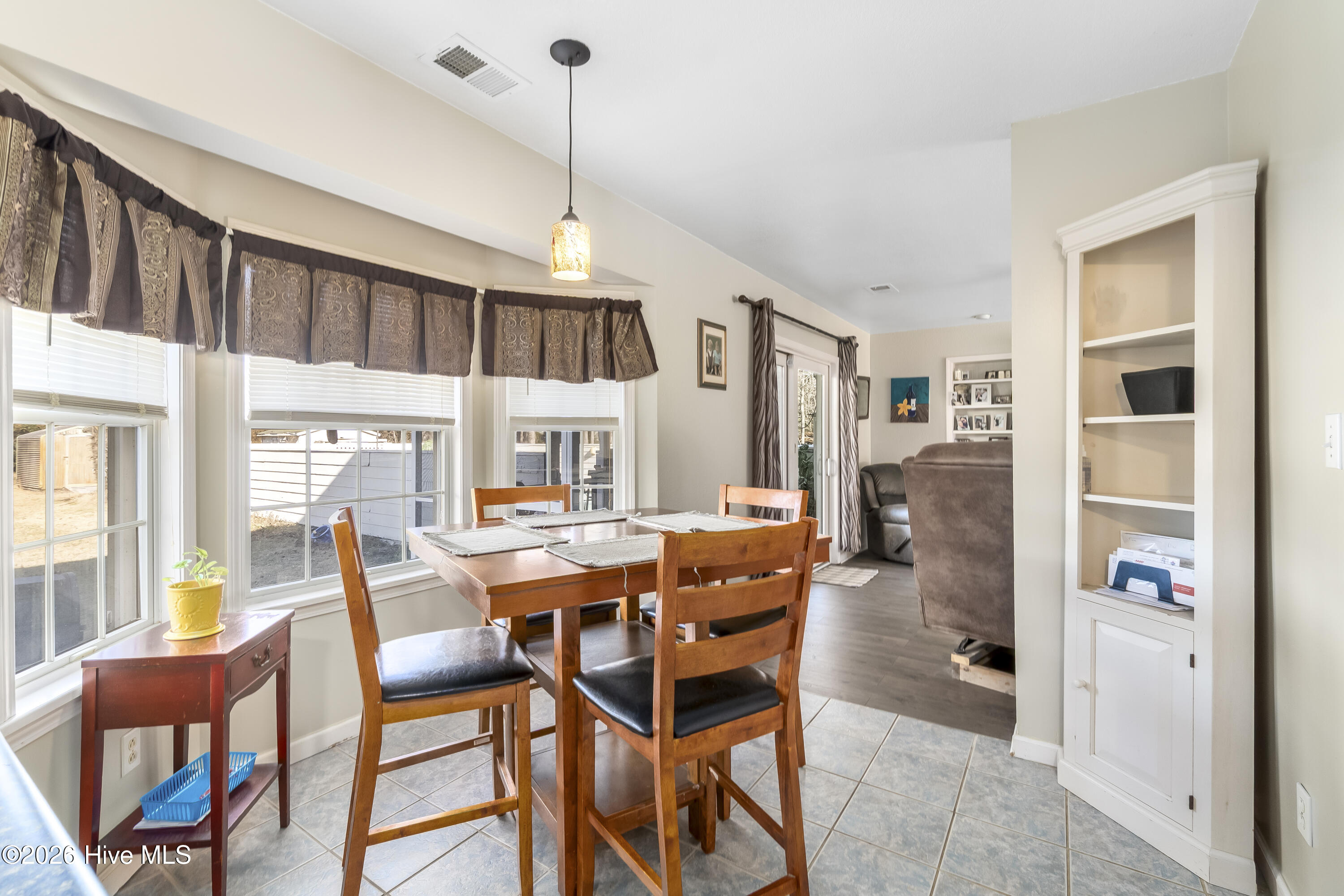 103 Trenor Lane Powells Point, NC 27966 - Photo 10 of 18 eat in kitchen