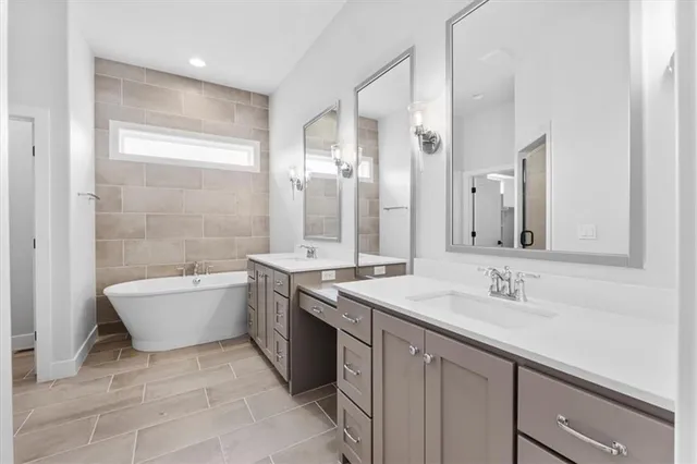 $614,900 | 7719 Northeast 103rd Terrace, Kansas City, MO 64157