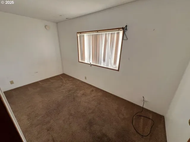 a view of empty room with front door