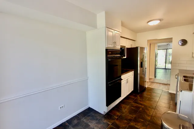 $257,000 | 10 Old Oak Drive, Unit 103, Buffalo Grove, IL 60089