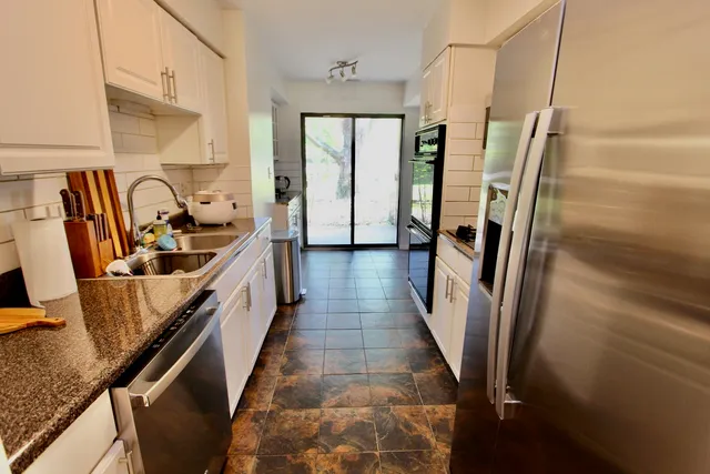 $257,000 | 10 Old Oak Drive, Unit 103, Buffalo Grove, IL 60089