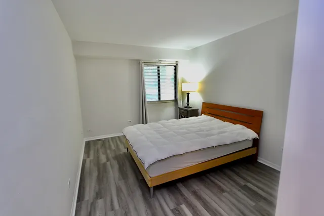 $257,000 | 10 Old Oak Drive, Unit 103, Buffalo Grove, IL 60089