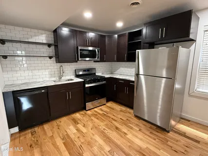 $1,450 | 479 2nd Street, Unit 1, Troy, NY 12180