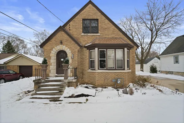 $329,900 | 5144 South 43rd Street, Greenfield, WI 53220