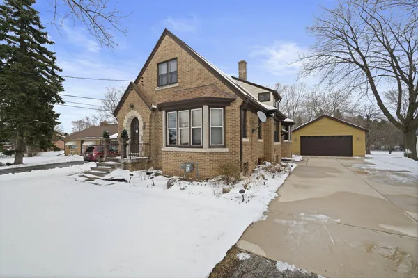$329,900 | 5144 South 43rd Street, Greenfield, WI 53220